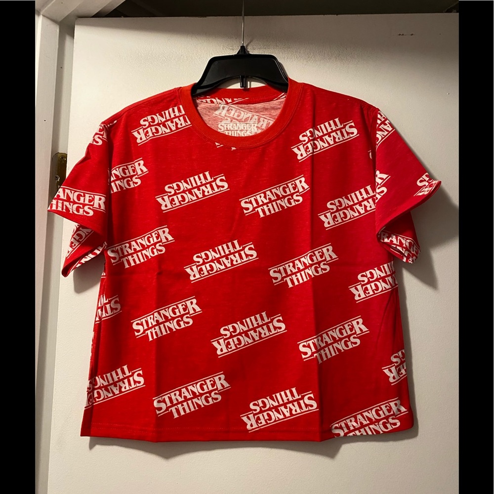 ⚫️ New Stranger Things tee all over print - medium -